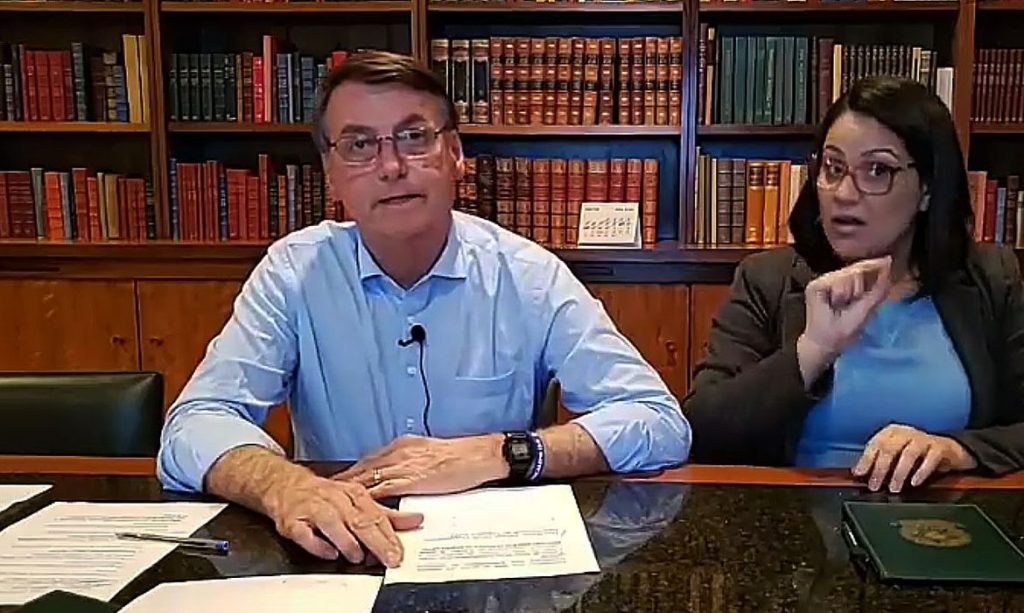 Para Bolsonaro, isolamento social foi inútil para achatar curva de infecção por covid-19