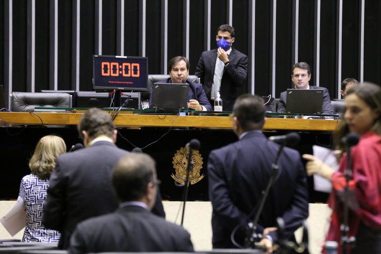 Pagamento de R$ 600 aos informais sem renda depende da aprovação de PEC