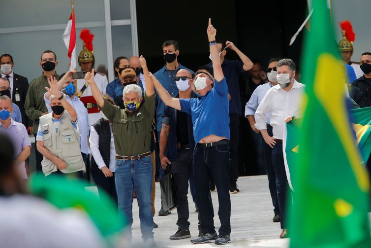 Jair Bolsonaro participa neste domingo de ato popular em defesa do seu governo em Brasília