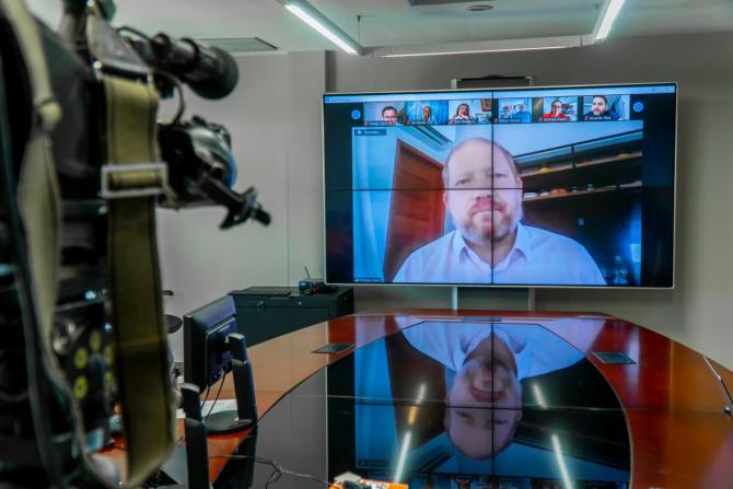 Lei que combate fake news não pode ser confundida com censura, diz presidente da Assembleia