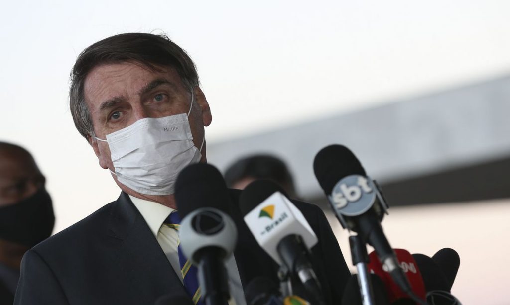 Jair Bolsonaro insiste no uso de cloroquina para pacientes com sintomas leves de coronavírus