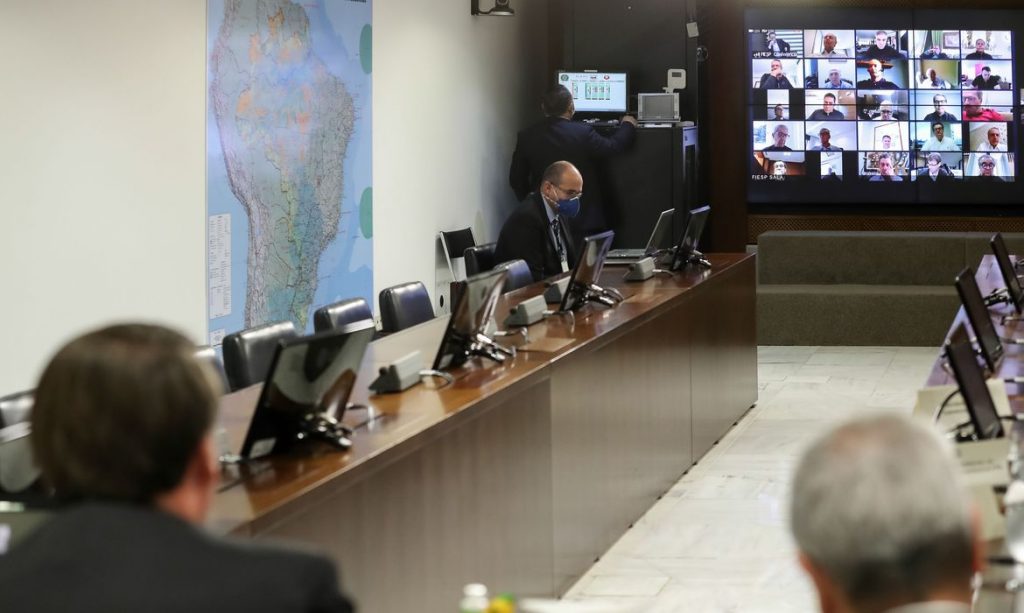 Presidente diz que empresários devem pressionar governadores para retomar economia
