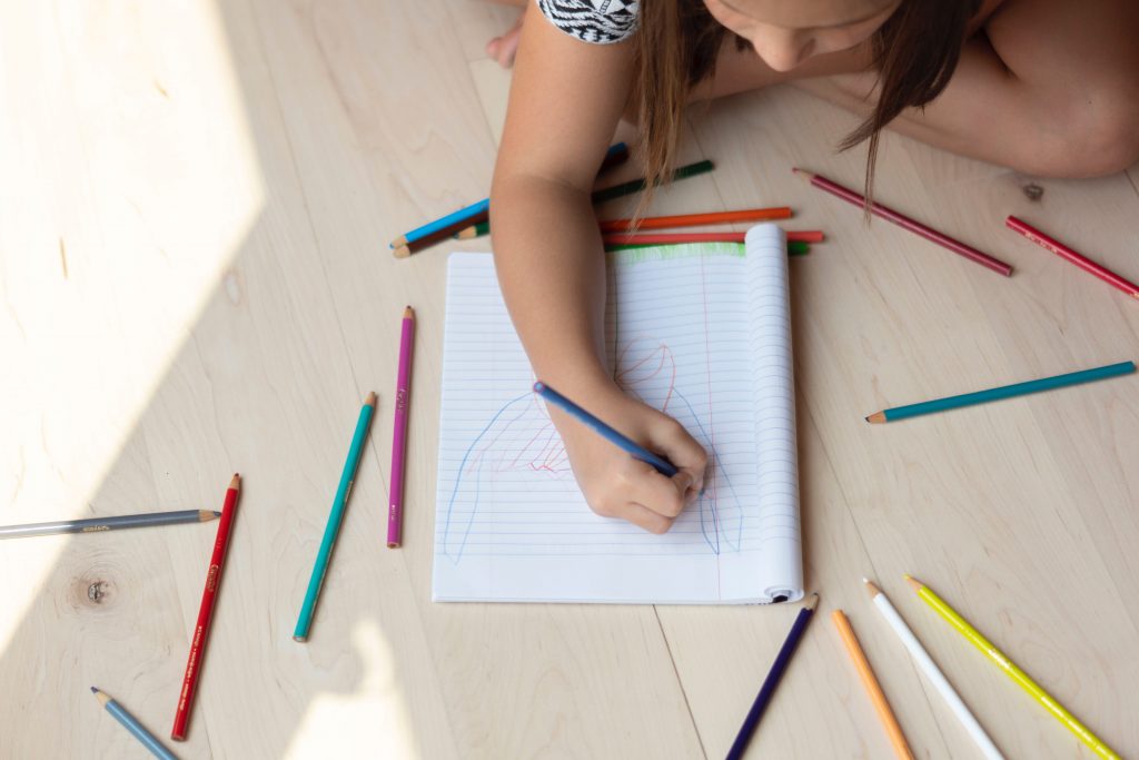 Mais de 4,8 milhões de estudantes não têm internet em casa para acompanhar as aulas online