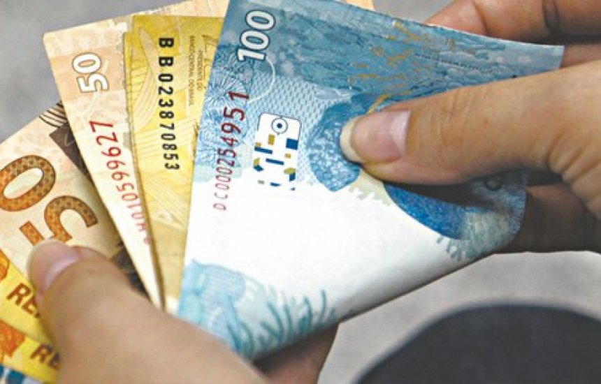 Proposta do governo reajusta salário mínimo para R$ 1.067 a partir do próximo ano