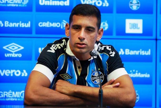 Já recuperado da infecção por coronavirus, Diego Souza volta aos treinamentos no Grêmio