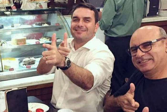 Fabrício Queiroz, ex-assessor do senador Flávio Bolsonaro, preso em operação da polícia paulista