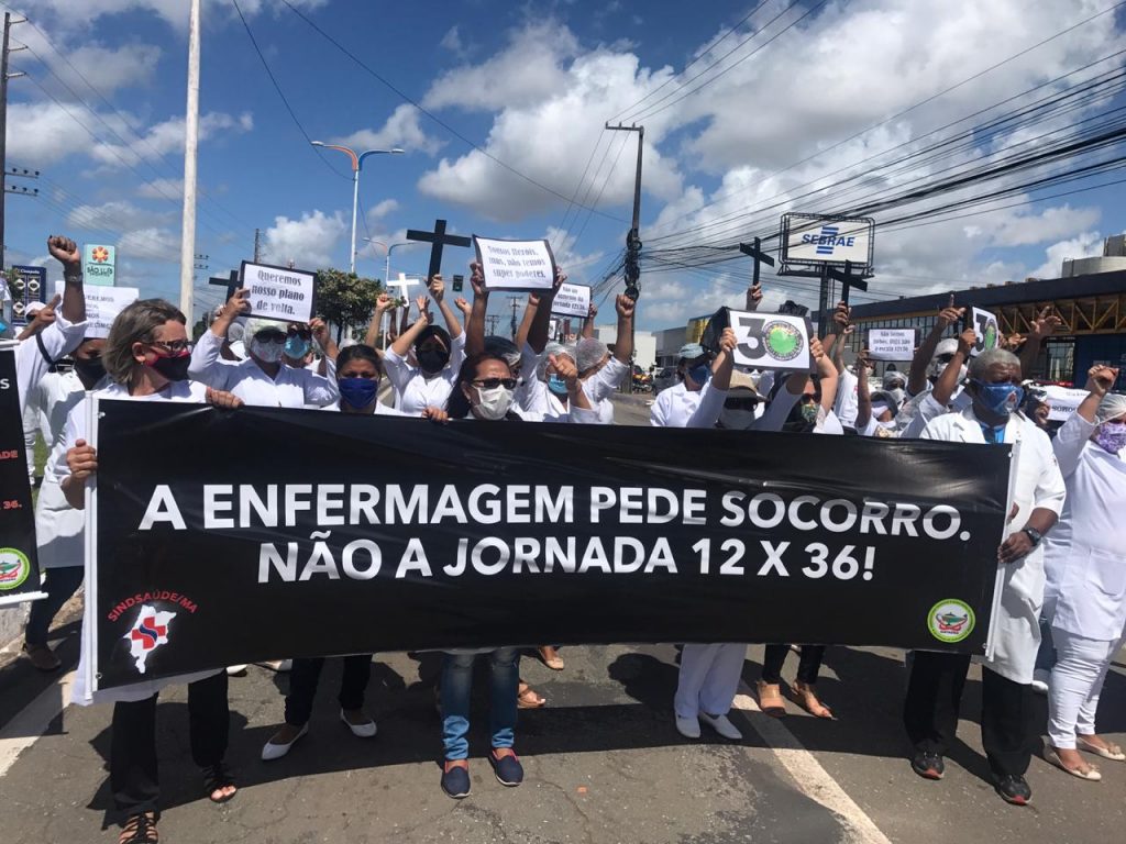 Técnicos de Enfermagem e enfermeiros protestam em São Luís contra mudança na jornada de trabalho