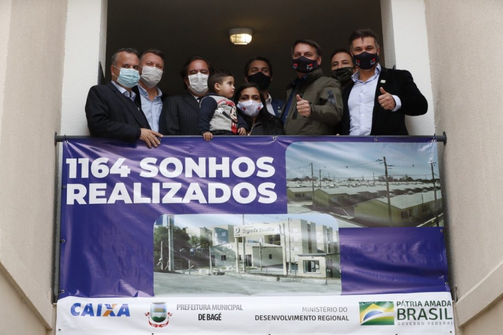 Jair Bolsonaro entrega mais de mil moradias pelo Minha Casa Minha Vida em município gaúcho
