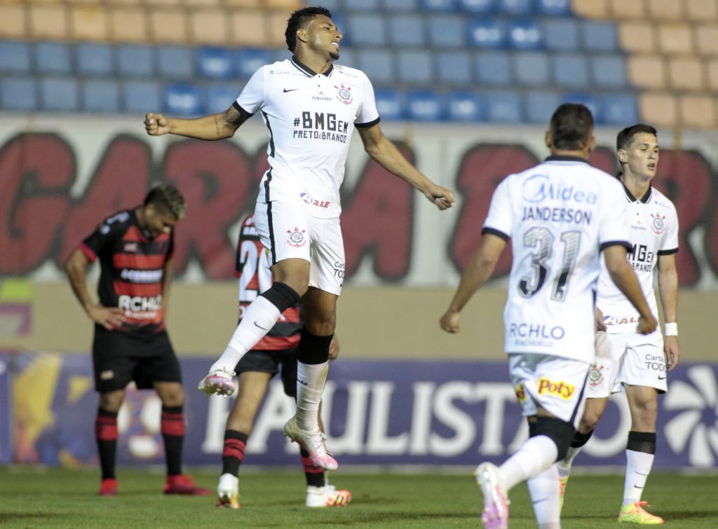 Corinthians vai de ameaçado pelo rebaixamento a classificado para as quartas de final do Campeonato Paulista