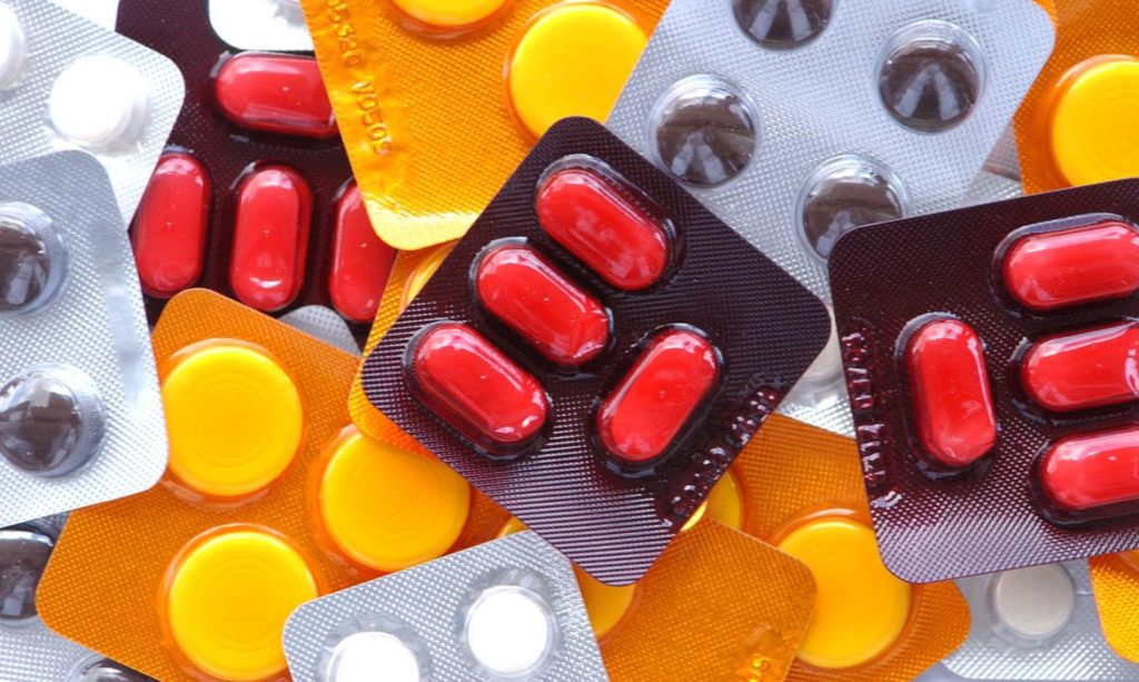 Governo zera tarifas de importação de 34 medicamentos usados no combate à covid-19