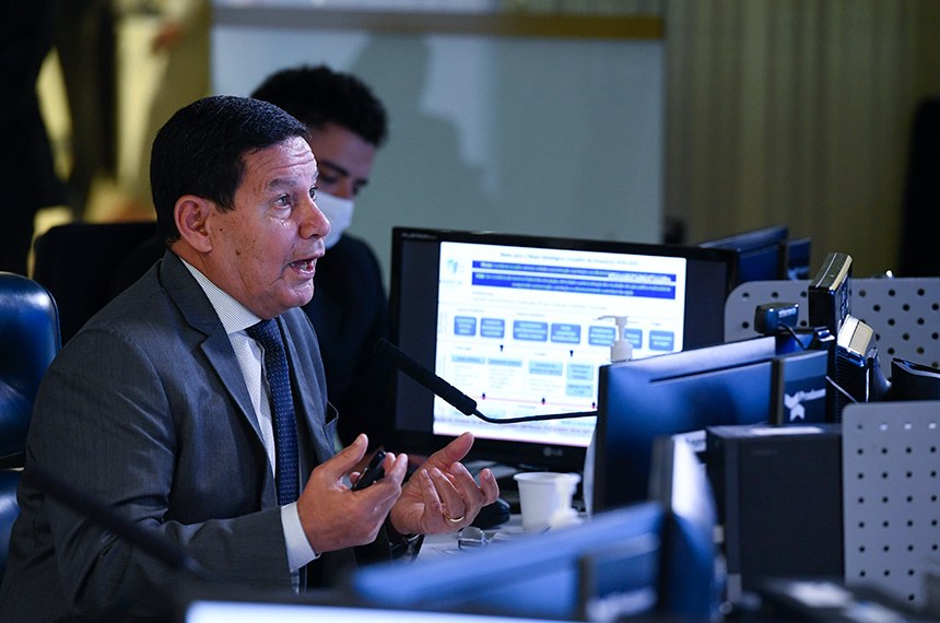 A senadores, Hamilton Mourão aponta dificuldades para preservar Amazônia