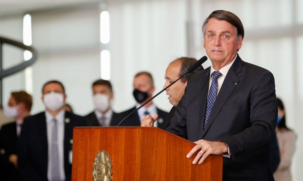 Sem justificar o porquê, Jair Bolsonaro oficializa a troca de seis ministros nesta segunda-feira