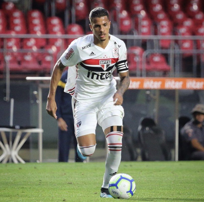 São Paulo bate o Athletico Paranaense com mais um gol de Luciano e sobe na tabela