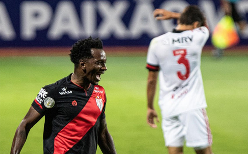 Flamengo leva um baile do Atlético Goianiense e desce para a lanterna da Série A do Brasileirão