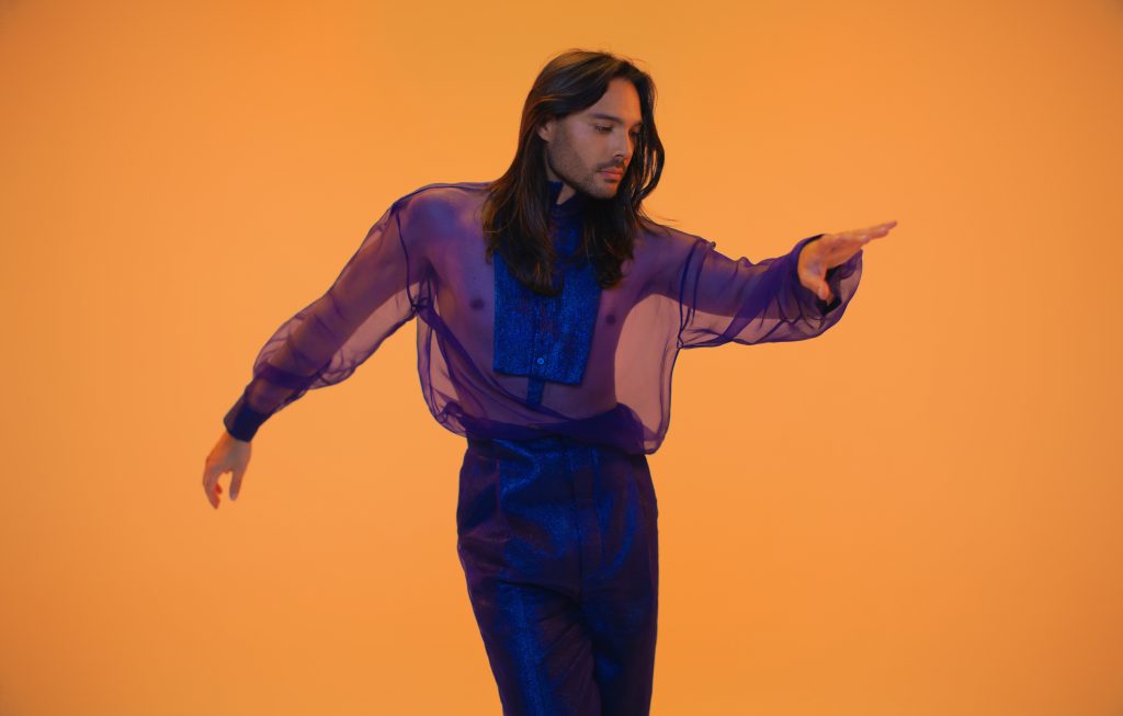 Maranhense radicado na França Paolo Ravley lança videoclipe para a faixa “Pele Morena”