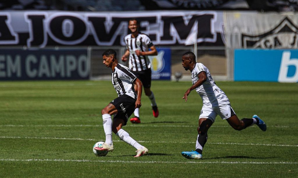 Atlético Mineiro vence a terceira partida consecutiva diante do Ceará na manhã deste domingo