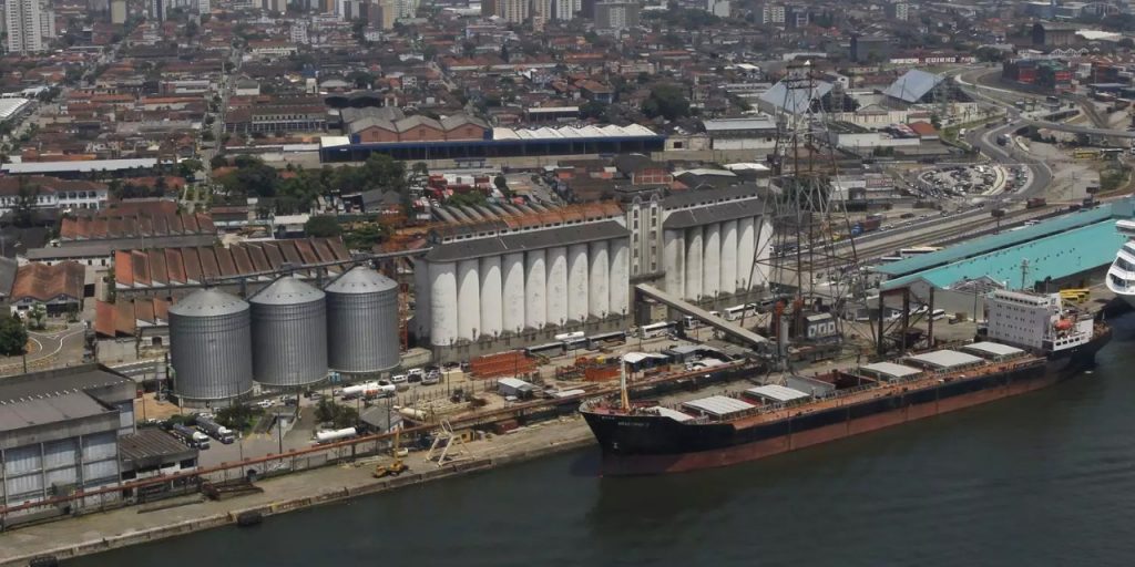 Portos de Santos e do Itaqui estarão ligados por ferrovias em 2021, diz Ministério da Infraestrutura