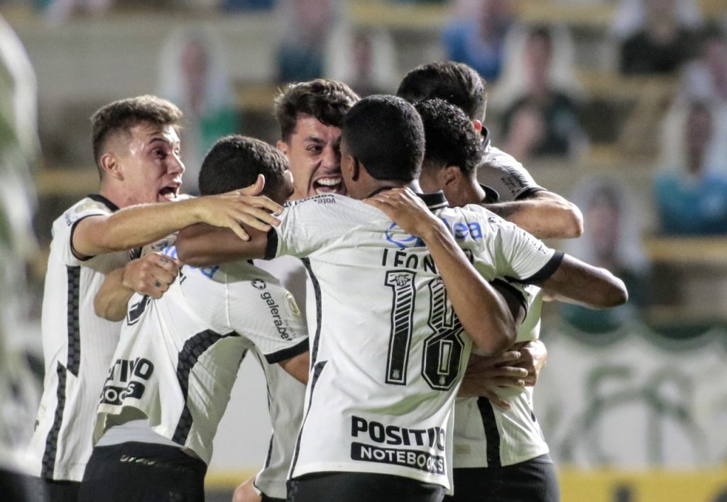 Corinthians e Ceará vencem suas partidas e o Fluminense apenas empata com Atlético de Goiás