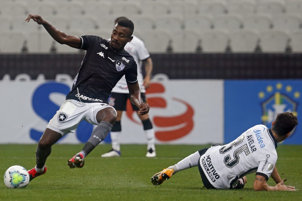 Corinthians evita derrota para o Botafogo e empata em partida que marcou a fixação da nova marca de sua arena
