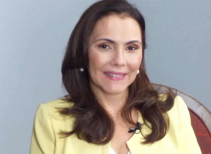 Promotora de Justiça Cristiane Lago autografa nesta sexta-feira à noite na Amei livro Júri em Poesia