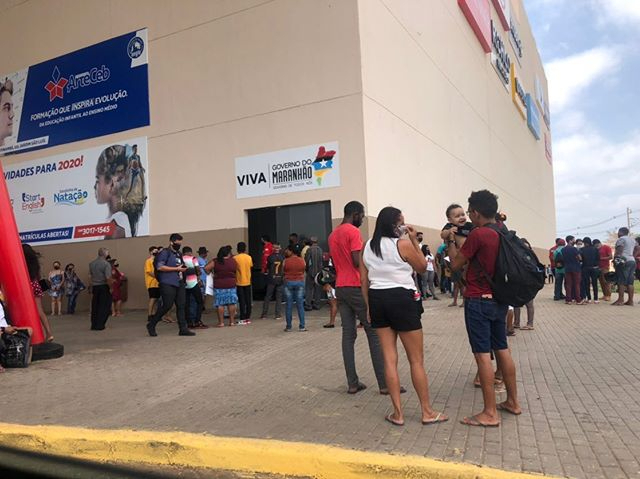 Flávio Dino oferece estrutura do Viva para diminuir fila nas agências do INSS no Maranhão