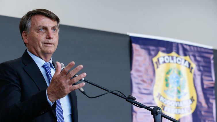 Jair Bolsonaro se submete nesta sexta-feira a uma cirurgia para retirada de cálculo da bexiga