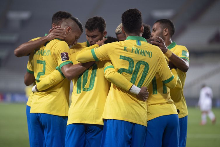 Ministro Fábio Faria destaca sucesso de transmissão de jogo da Seleção pela TV Brasil