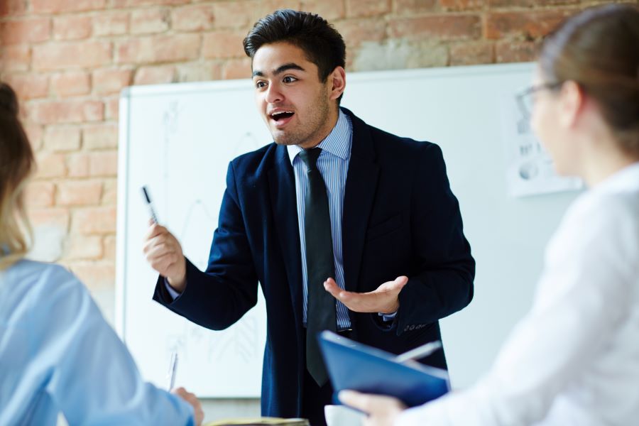 Psicólogos e administradores lideram buscas por coaching, segundo instituto