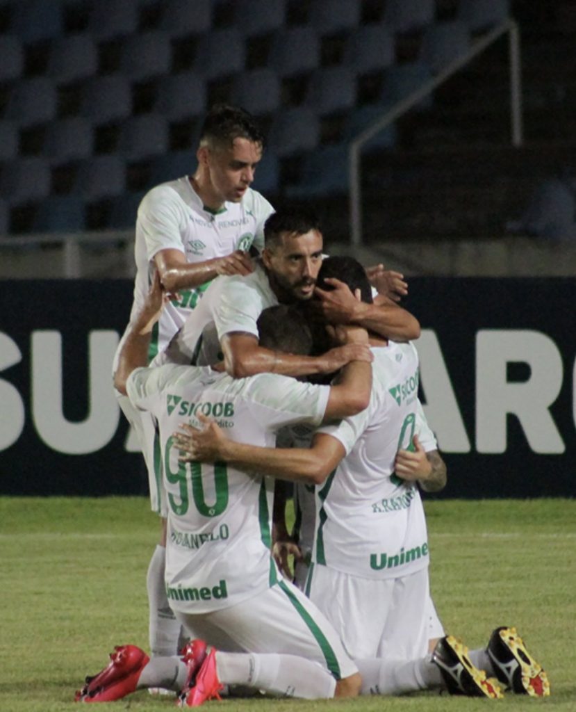 Sampaio perde em casa, de virada, para Chapecoense, mas mantém vice-liderança da Série B