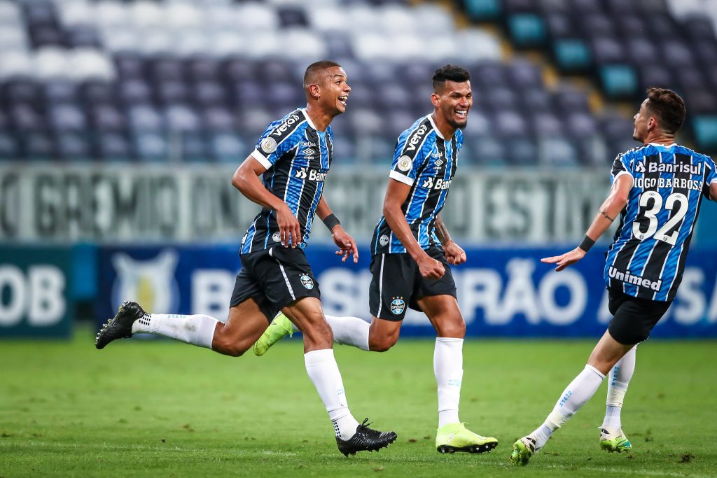 Grêmio vence e devolve o Bragantino para a zona de rebaixamento do Brasileirão