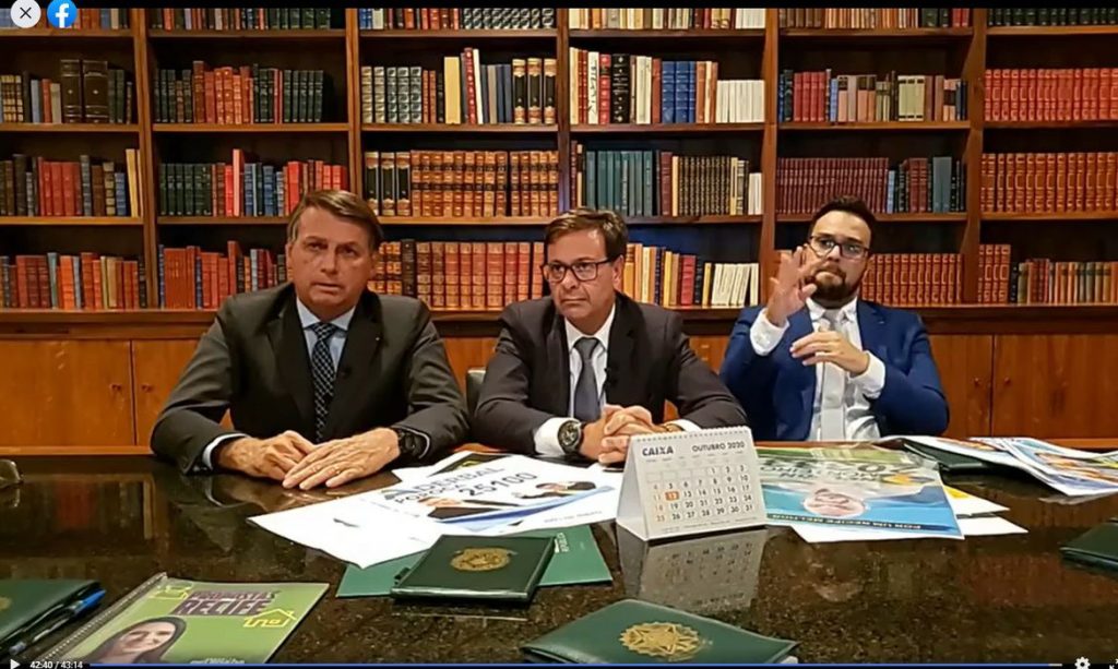 Jair Bolsonaro diz que Brasil comprará qualquer vacina certificada pela Anvisa