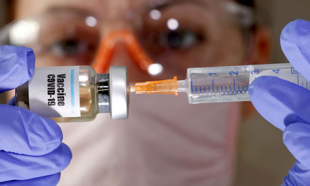 Fiocruz anuncia que distribuição de vacinas no Brasil pode ser um dia após desembarque no país