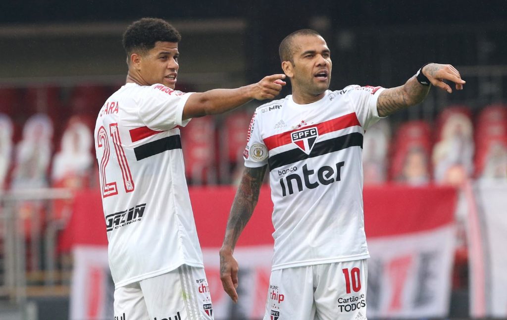 São Paulo vence Sport do Recife e se isola na liderança da Série A do Campeonato Brasileiro