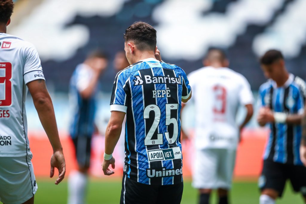 Grêmio vence de goleada, mantém o Vasco na zona de rebaixamento e tira o Fluminense do G4