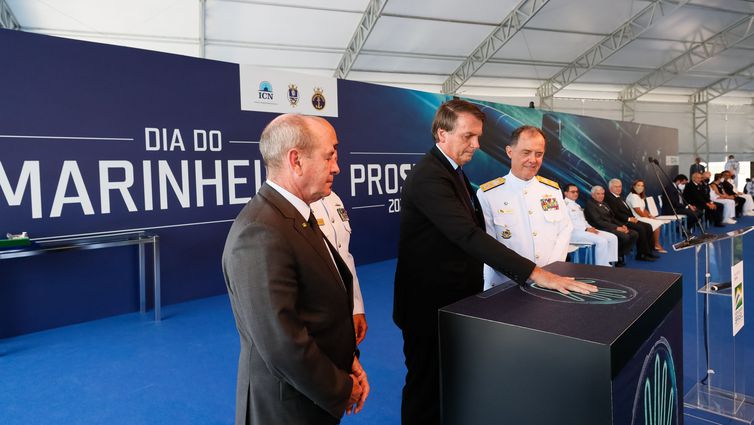 Presidente Jair Bolsonaro participa de batismo e lançamento de submarino, no Rio de Janeiro