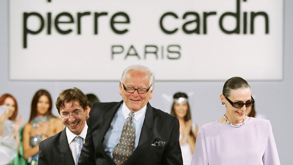 Aos 98 anos, morre em Paris o estilista francês Pierre Cardin