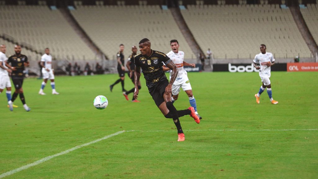 Ceará supera Fortaleza no Clássico Rei e sobe para a nona posição no Campeonato Brasileiro