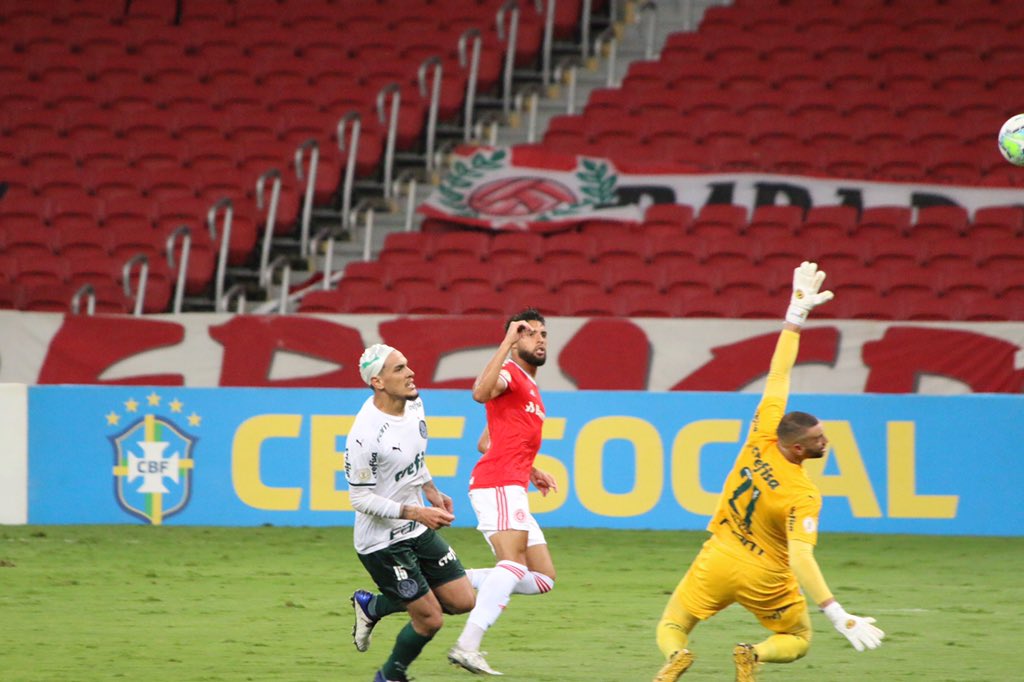 Em noite de despedida de D’Alessandro, Internacional derrota Palmeiras e volta ao G4 da Série A do Brasileirão