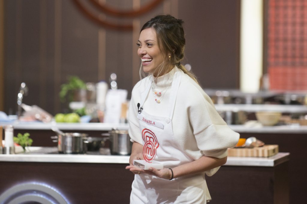 Arquiteta supera adversários e leva troféu do último episódio do “MasterChef Brasil 2020”