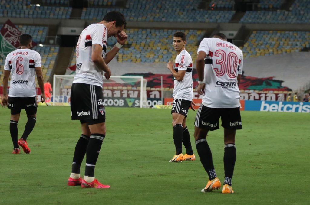 São Paulo derrota Fluminense, abre sete pontos e se isola na liderança do Campeonato Brasileiro