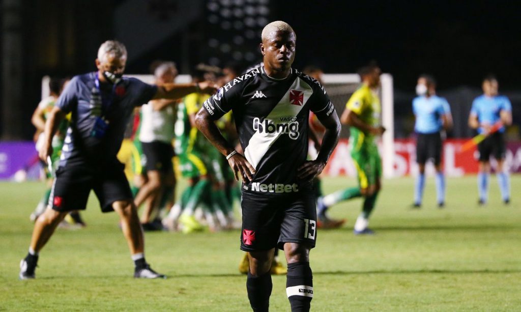 Vasco é derrotado em casa pela Defensa y Justicia se despede da Copa Sul-Americana