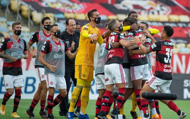 Com um a menos, Flamengo derrota o Bahia e reassume a vice-liderança da Série A do Brasileirão