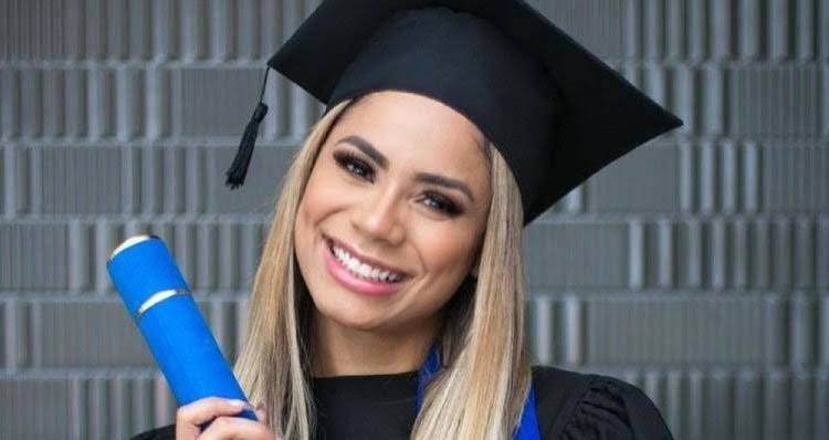 Cantora Lexa conclui graduação em Marketing para gerir a sua própria carreira