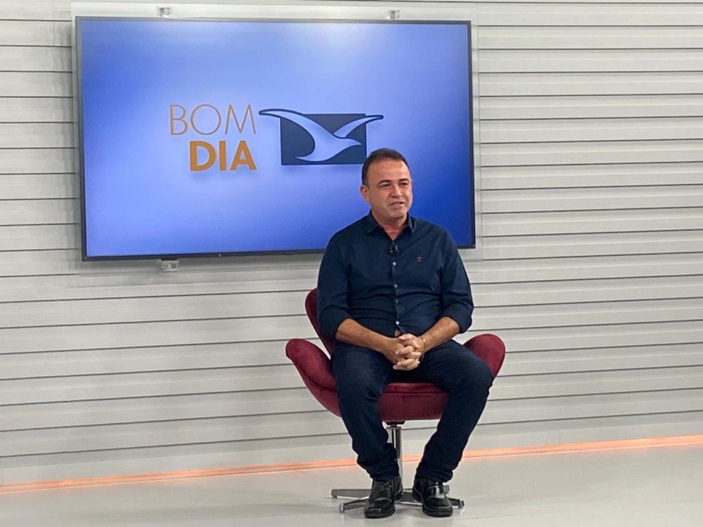 Erlânio Xavier sente peso do governo e critica interferência palaciana na eleição da Famem