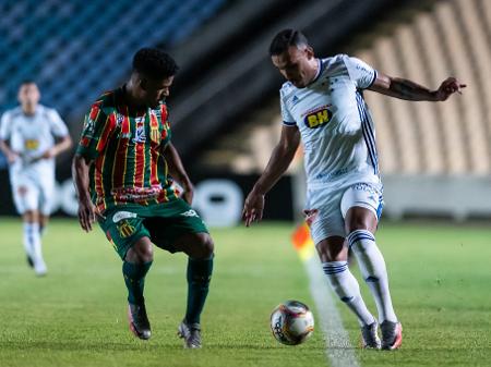 Mesmo com um jogador a mais na maior parte do segundo tempo, Sampaio perde para Cruzeiro