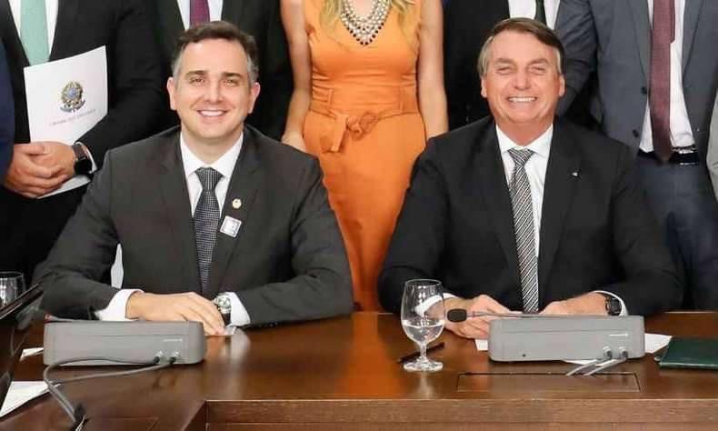 Bolsonaro comemora vitória de Rodrigo Pacheco no Senado fazendo defesa do voto impresso
