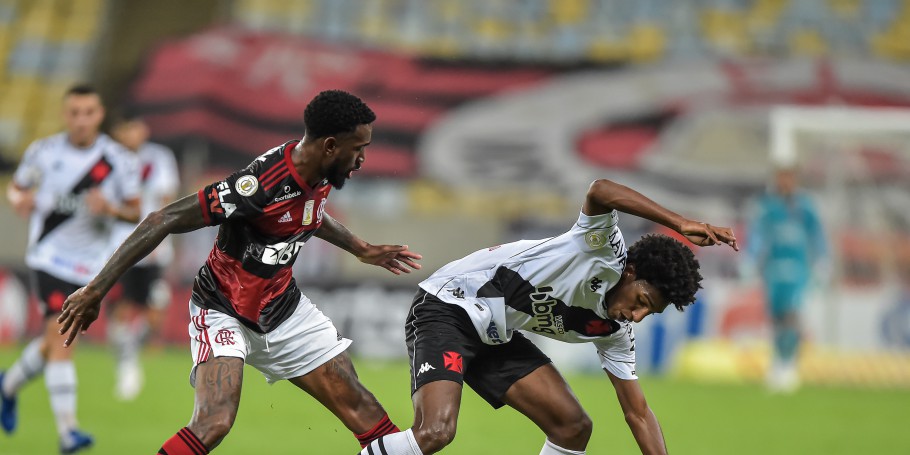 Flamengo derrota o Vasco e diminui distância para o líder Internacional