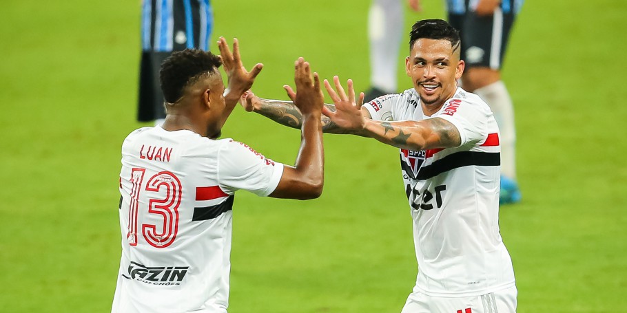 São Paulo vence o Grêmio e volta a ter chances de ser campeão brasileiro