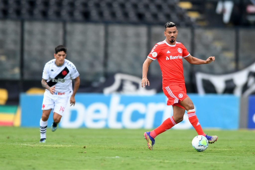 Internacional vence, mantém-se na liderança e aumenta crise do Vasco na zona do rebaixamento
