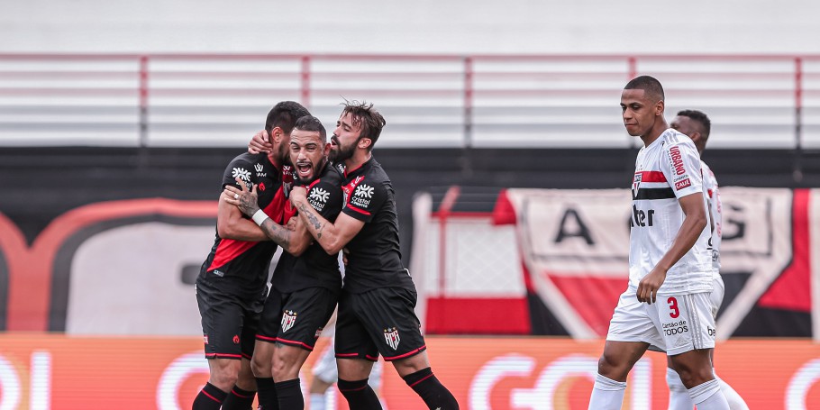 São Paulo perde mais uma e cai para o terceiro lugar na classificação da Série A